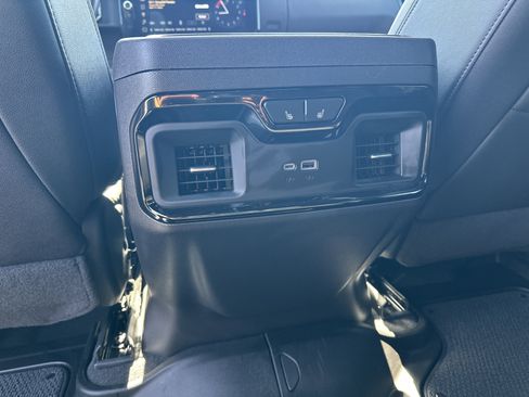 Used 2025 GMC Sierra 1500 AT4 w/ AT4 Premium Package image 23