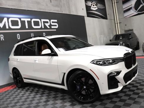 Used 2021 BMW X7 xDrive40i w/ M Sport Package image 11
