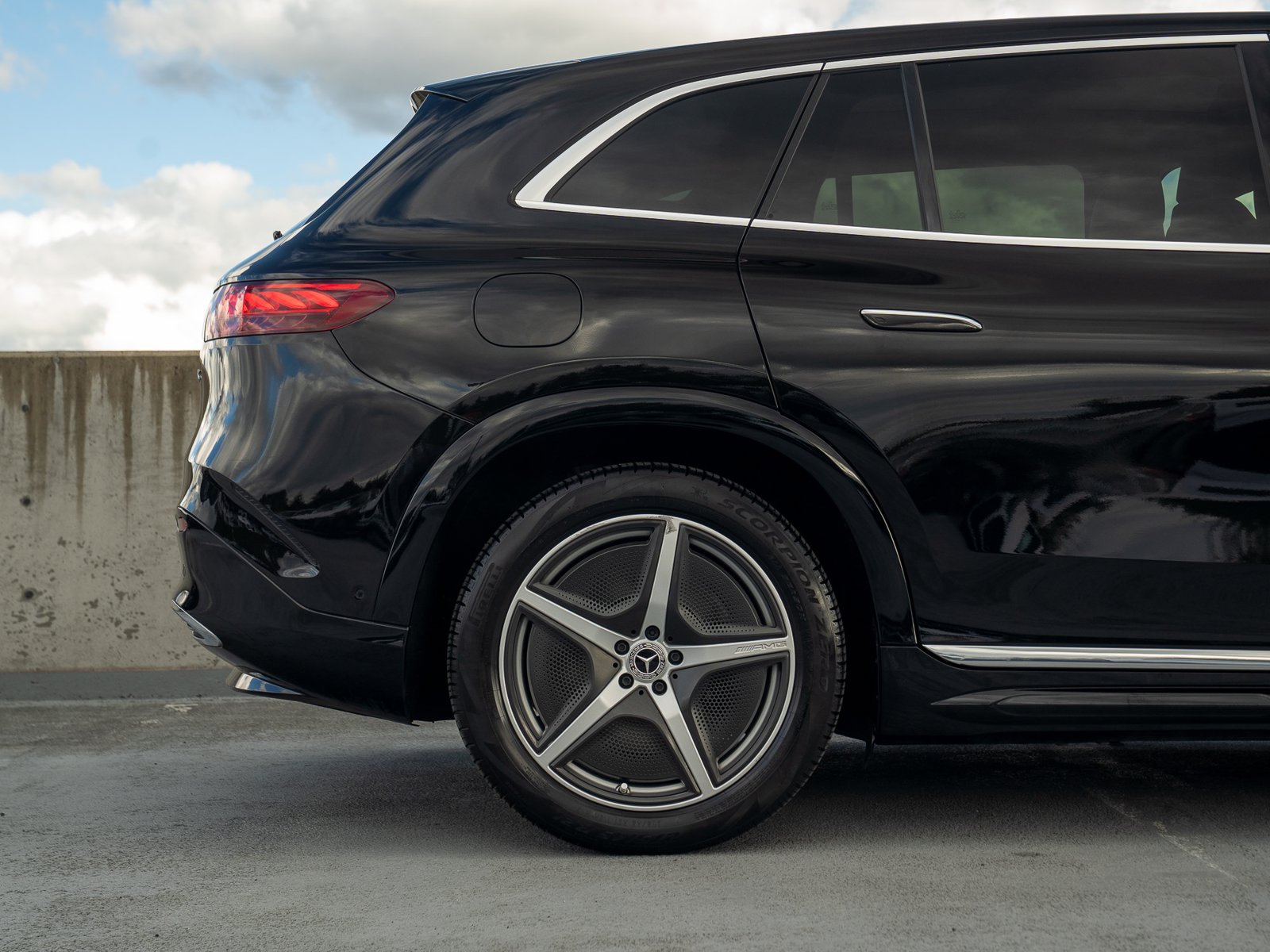 Used 2023 Mercedes-Benz EQS 580 4MATIC SUV image 16
