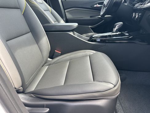 New 2026 Chevrolet Trax ACTIV w/ Sunroof Package FWD image 15