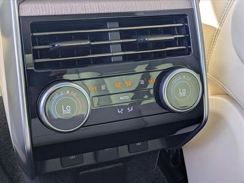 Certified 2025 Land Rover Range Rover SE AWD/4WD image 18