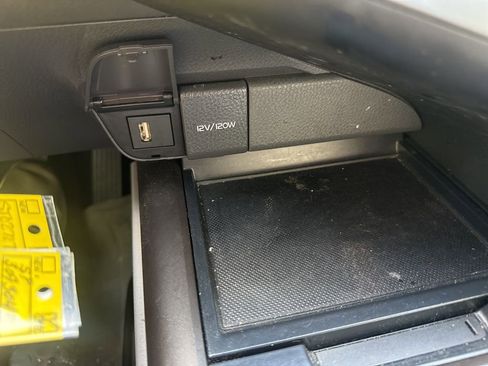 Used 2023 Toyota Camry SE image 6