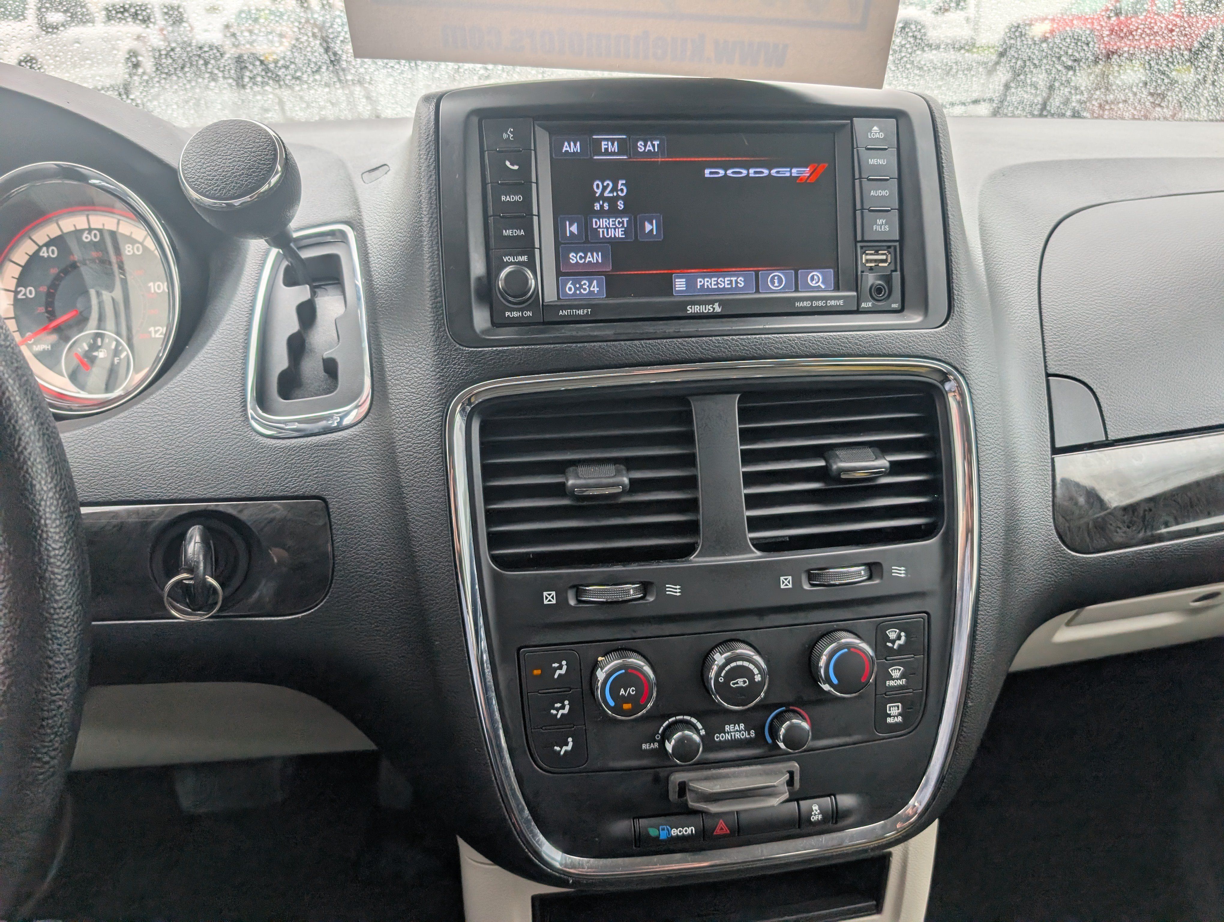 Used 2018 Dodge Grand Caravan SE w/ UConnect Hands-Free Group FWD image 18