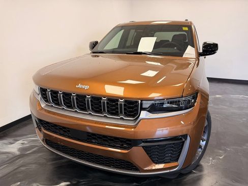 New 2026 Jeep Grand Cherokee Limited AWD/4WD image 3
