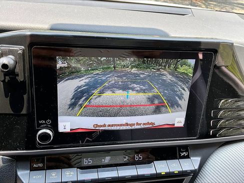 Used 2025 Toyota Camry SE w/ Convenience Package FWD image 13