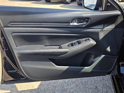 Used 2024 Nissan Altima 2.5 SV FWD image 20