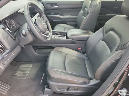 Used 2024 Nissan Pathfinder SL w/ SL Premium Package image 4