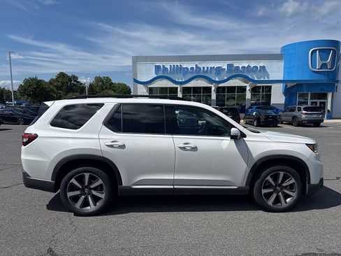 Used 2025 Honda Pilot Elite image 4