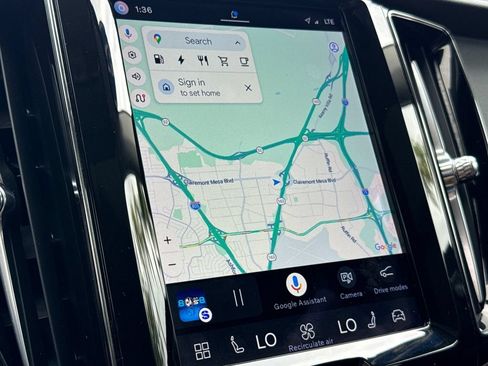 Certified 2023 Volvo XC60 T8 Plus AWD/4WD image 18