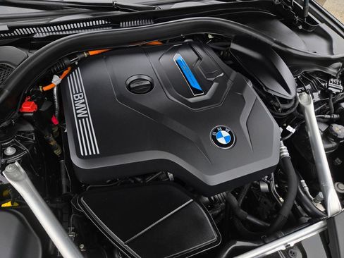 Used 2023 BMW 530e w/ M Sport Package RWD image 38