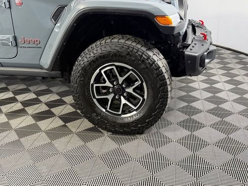 Used 2025 Jeep Gladiator Rubicon AWD/4WD image 5