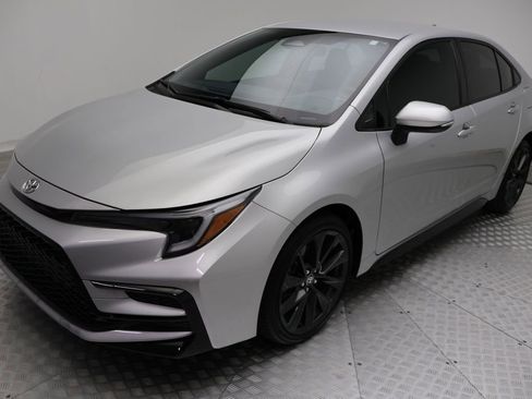 Used 2024 Toyota Corolla SE image 2