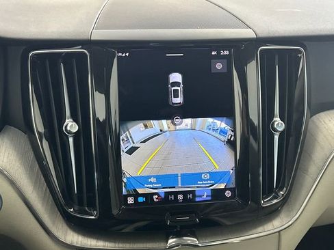 Certified 2023 Volvo XC60 B5 Plus w/ Climate Package image 17