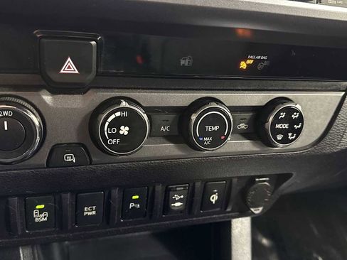 Certified 2018 Toyota Tacoma TRD Off-Road w/ Technology Package image 21