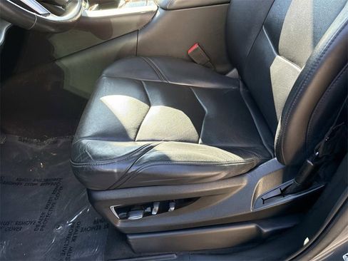 Used 2020 Cadillac Escalade ESV Luxury w/ Escalade Sport Edition image 17