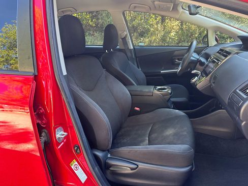 Used 2015 Toyota Prius V Three image 10