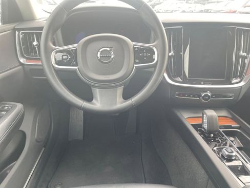 Used 2025 Volvo V60 B5 Cross Country Plus image 34
