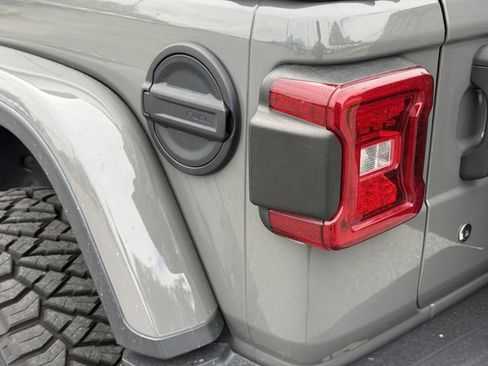 Used 2019 Jeep Wrangler Unlimited Rubicon AWD/4WD image 14