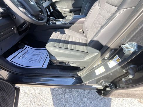 New 2025 Mitsubishi Outlander SE image 12