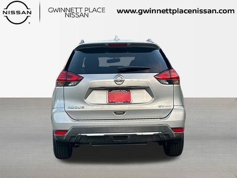 Used 2017 Nissan Rogue SV w/ SV Premium Package image 6