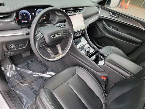 Certified 2023 Jeep Grand Cherokee Limited AWD/4WD image 19
