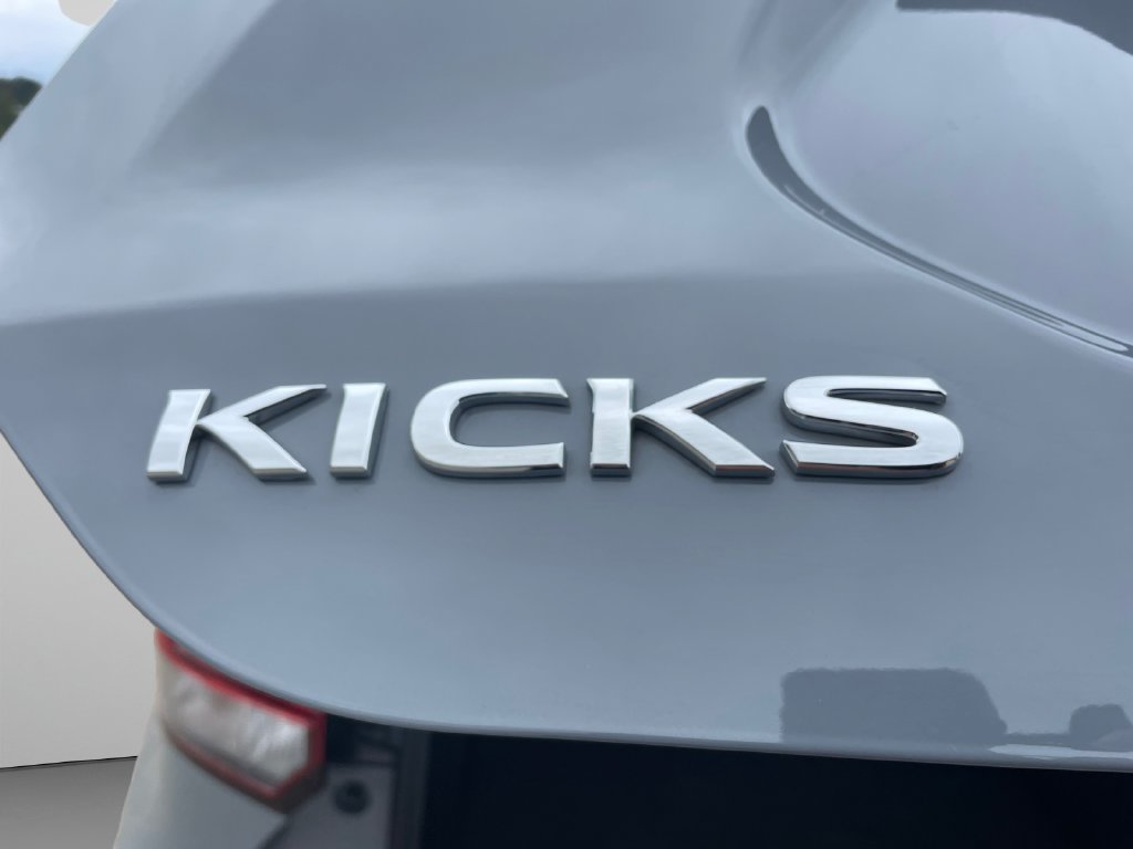 Used 2023 Nissan Kicks SR FWD image 16