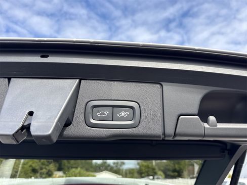 Used 2023 Volvo XC60 T8 Ultimate w/ Climate Package image 34