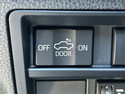 Used 2023 Toyota Tundra Limited image 29