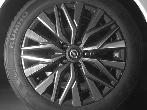 Used 2025 Nissan Altima 2.5 SV FWD image 15