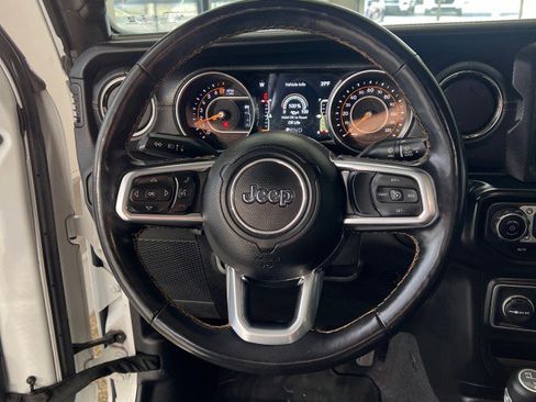 Used 2021 Jeep Gladiator Overland image 17