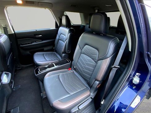 Used 2024 Nissan Pathfinder Platinum AWD/4WD image 14