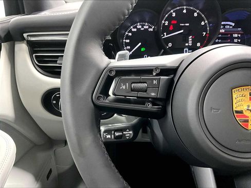 New 2026 Porsche Macan image 19