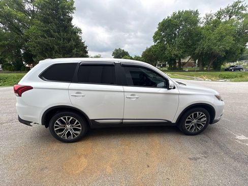 Used 2016 Mitsubishi Outlander SE AWD/4WD image 5