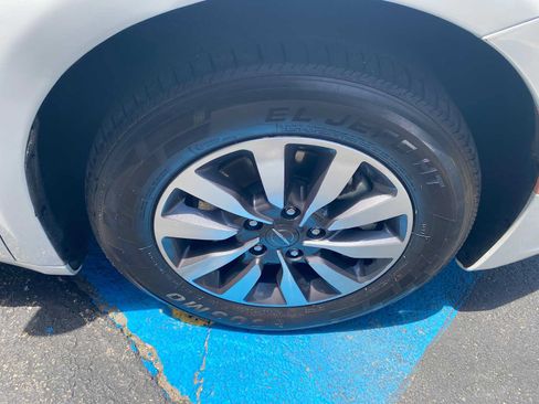 Used 2022 Chrysler Pacifica Touring-L FWD image 40