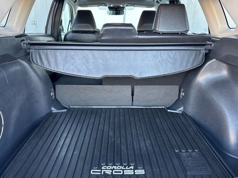 Used 2023 Toyota Corolla Cross XLE image 14