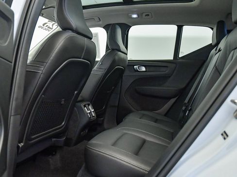 Certified 2025 Volvo XC40 B5 Plus w/ Climate Package image 21