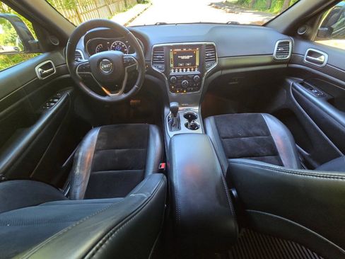 Used 2018 Jeep Grand Cherokee Altitude AWD/4WD image 13