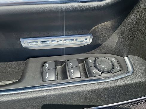 Used 2025 GMC Sierra 1500 Denali w/ Technology Package AWD/4WD image 16