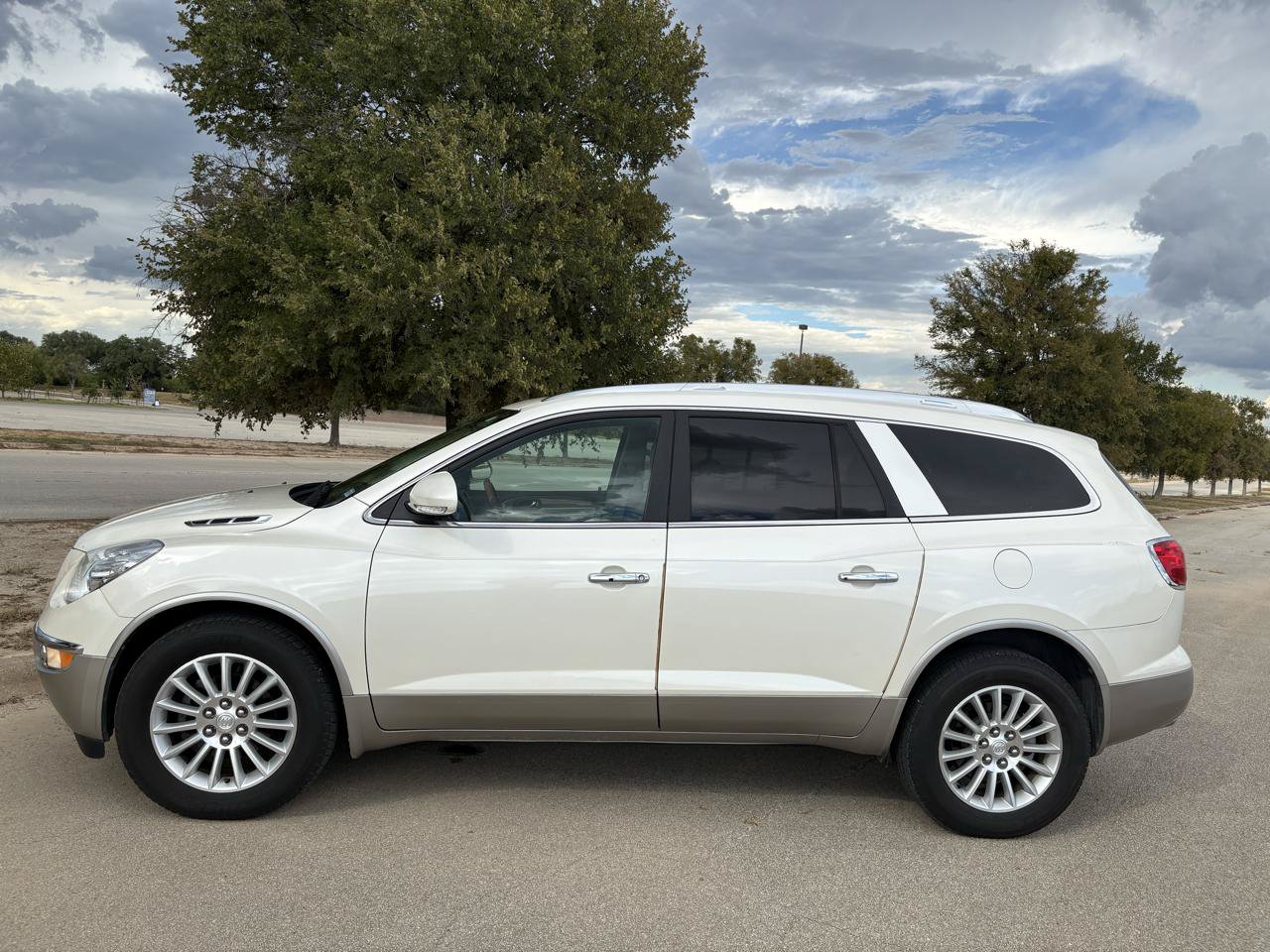Used 2012 Buick Enclave Leather w/ LPO, Cargo Convenience Pkg FWD image 3