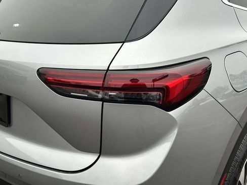 Used 2023 Buick Envision Essence image 6