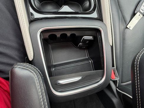 Used 2024 Chrysler Pacifica Limited FWD image 58