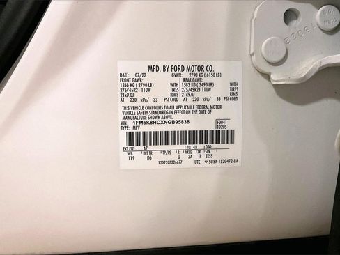 Certified 2022 Ford Explorer Platinum w/ Equipment Group 601A image 30