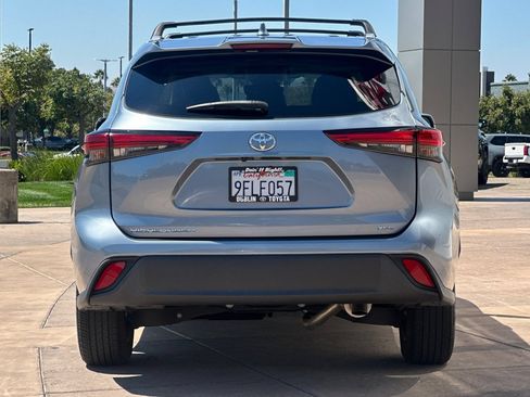Used 2023 Toyota Highlander XLE FWD image 5