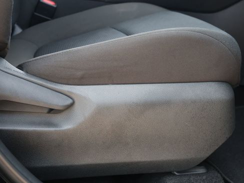 Used 2024 Toyota RAV4 LE AWD/4WD image 30