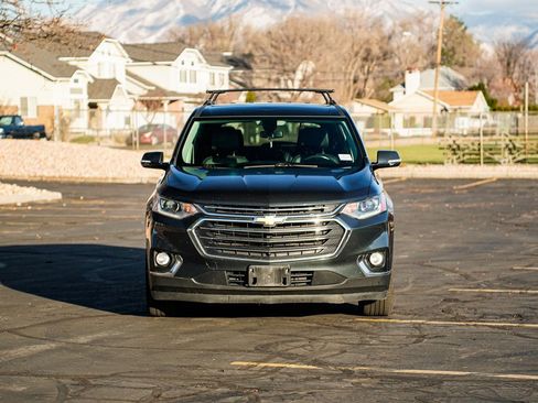 Used 2019 Chevrolet Traverse LT w/ LT Premium Package image 2