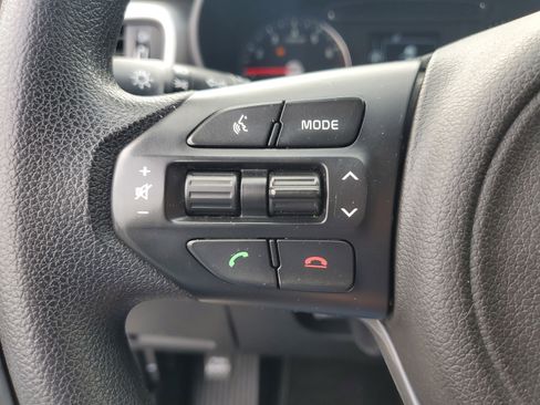 Used 2017 Kia Sorento LX image 17