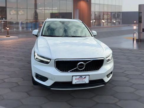 Used 2021 Volvo XC40 T4 Momentum FWD image 7