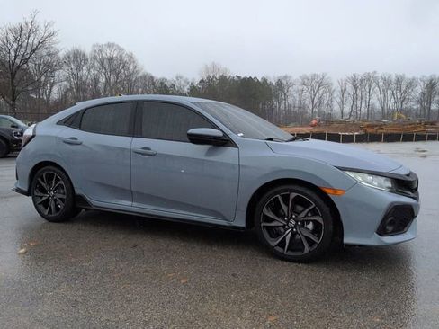 Used 2018 Honda Civic Sport image 2