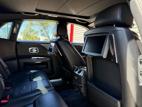 Used 2018 Rolls-Royce Ghost RWD image 33