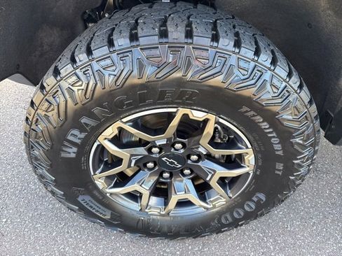 Used 2023 Chevrolet Colorado ZR2 w/ ZR2 Convenience Package III image 42